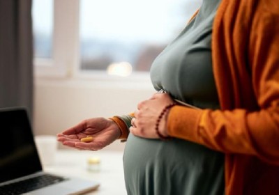 مسکن‌ها و آنتی‌بیوتیک‌های غیرمجاز در بارداری | خطرات مصرف خودسرانه